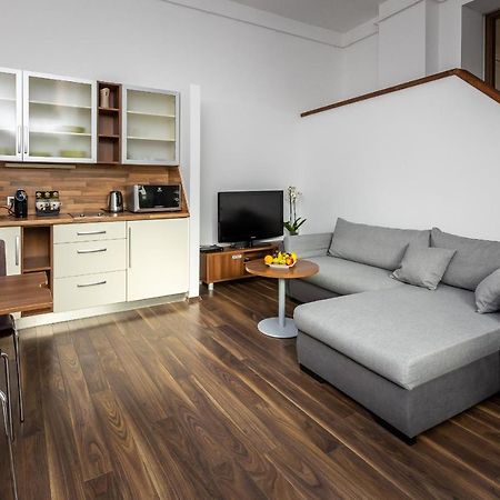 Vinosseum Bor- Es Apartmanhaz Sopron Exterior foto
