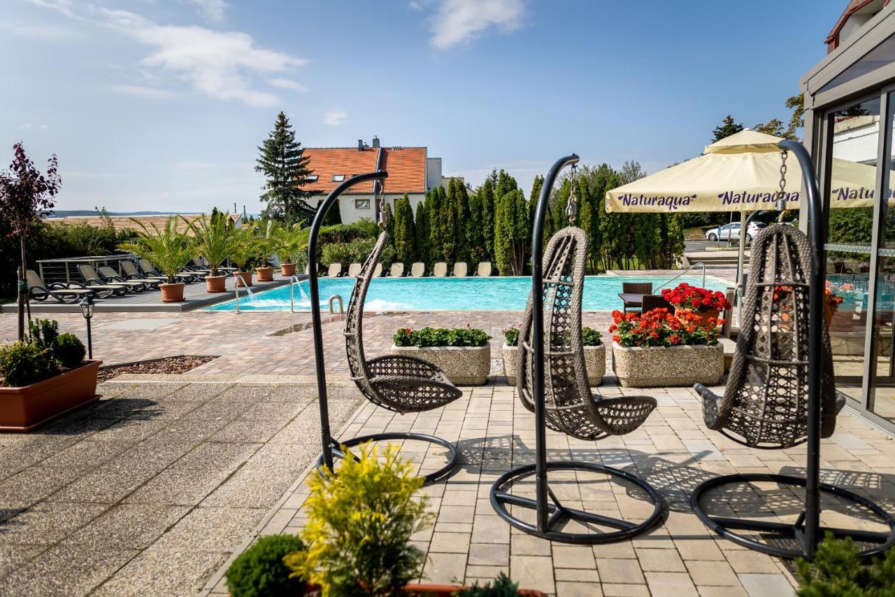 Vinosseum Bor- Es Apartmanhaz Sopron Exterior foto