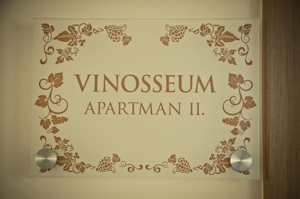Vinosseum Bor- Es Apartmanhaz Sopron Exterior foto